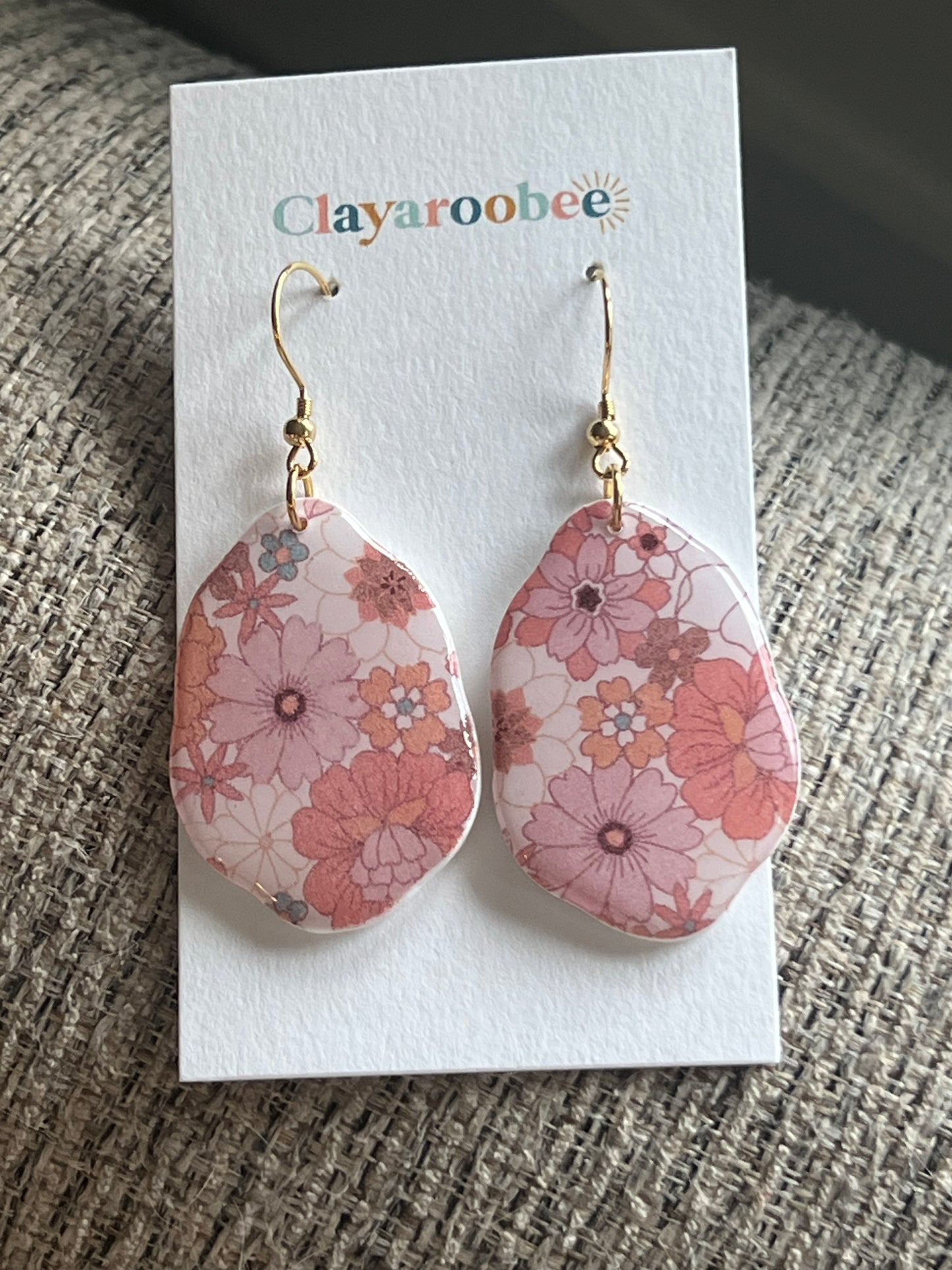Pink Floral Organic Wave Oval