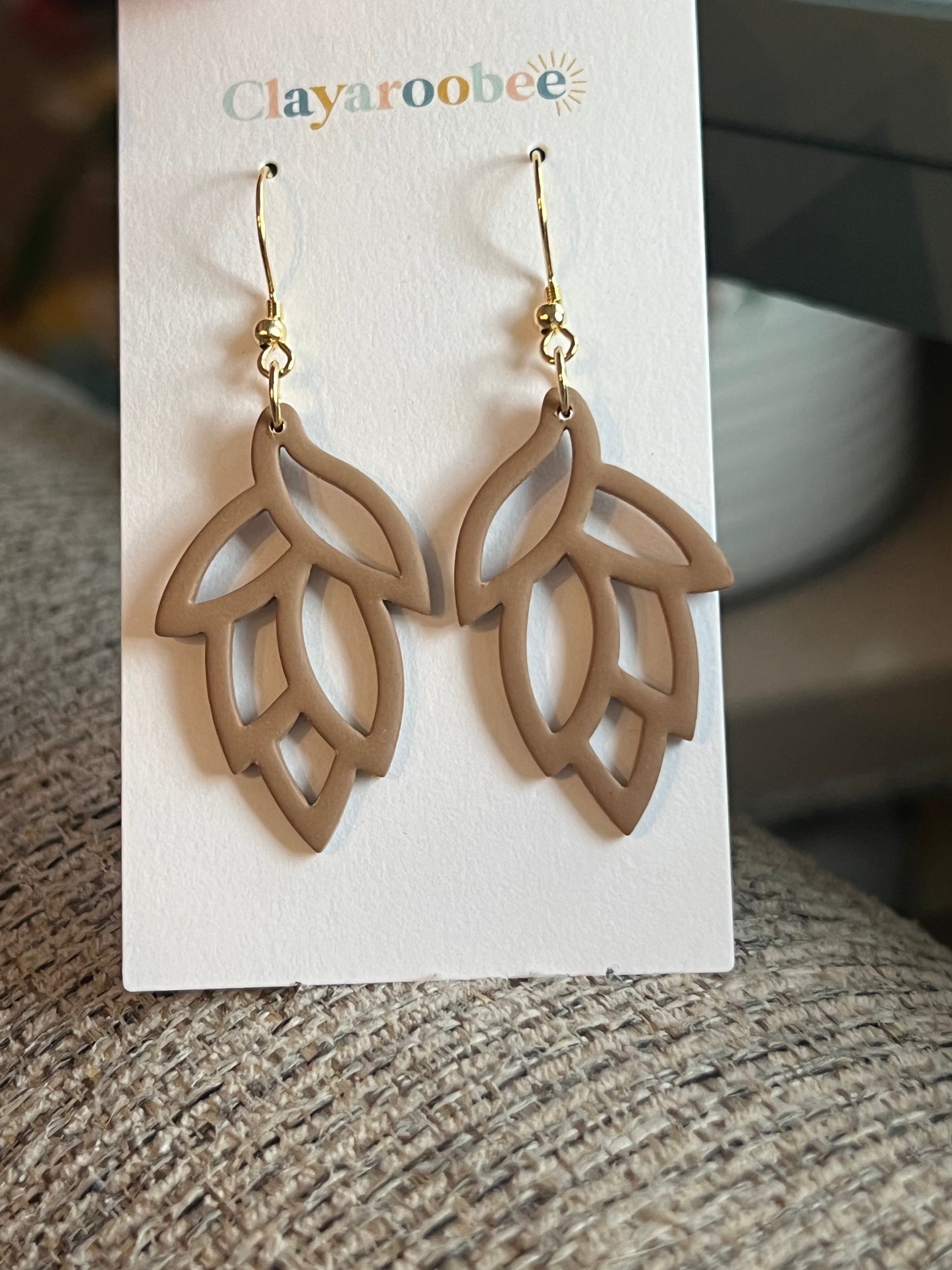 Tan Leafy Cutout