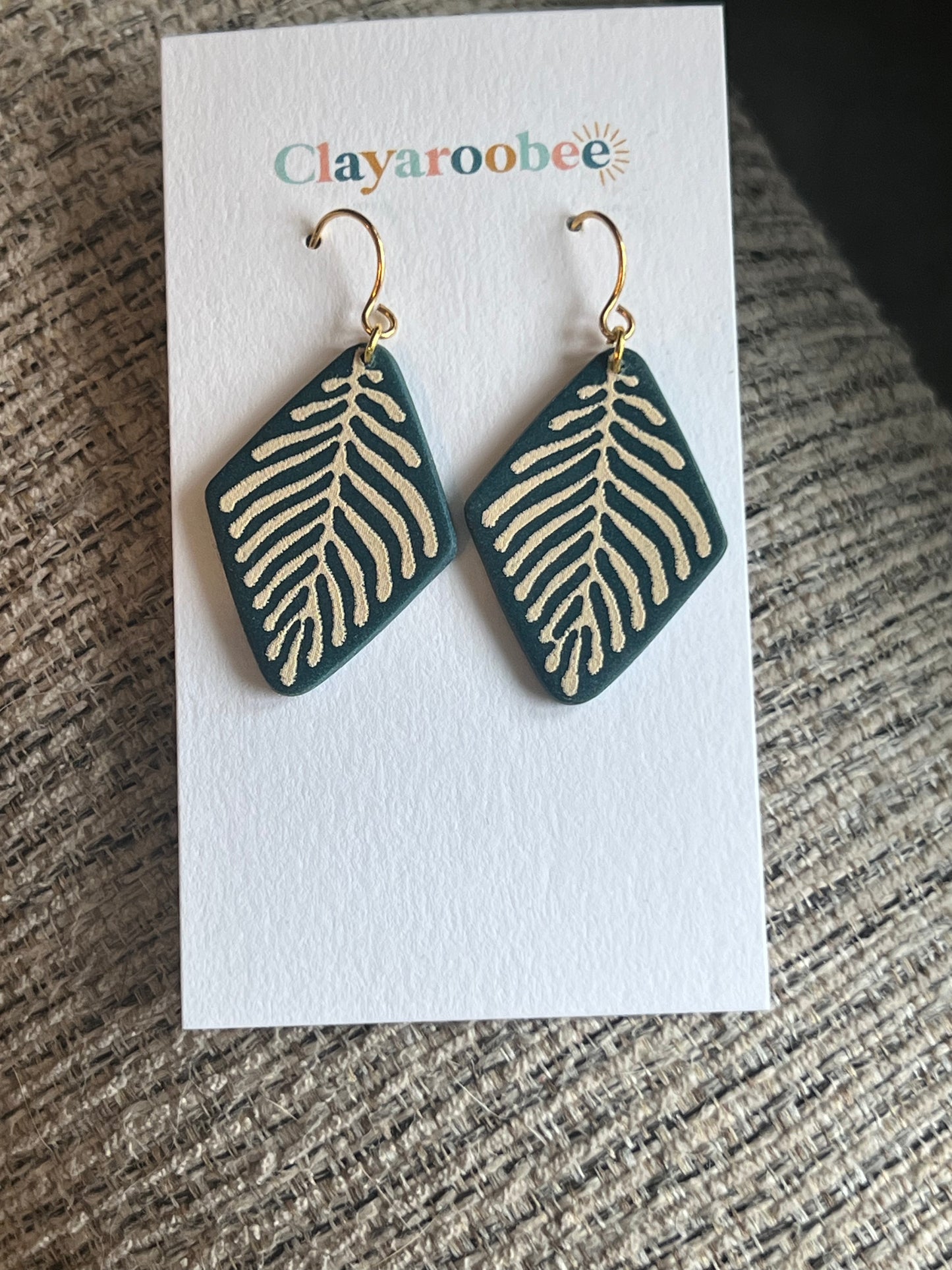 Dark Blue Diamond Line Leaf